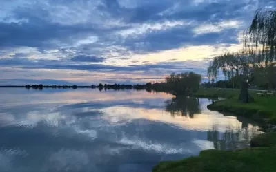 Lake Charm & Mystic Park (5 mins)