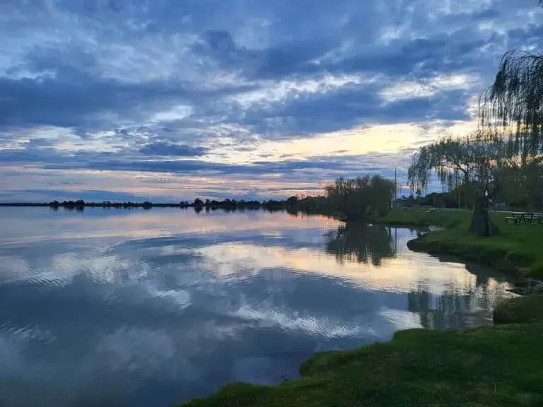 Lake Charm & Mystic Park (5 mins)